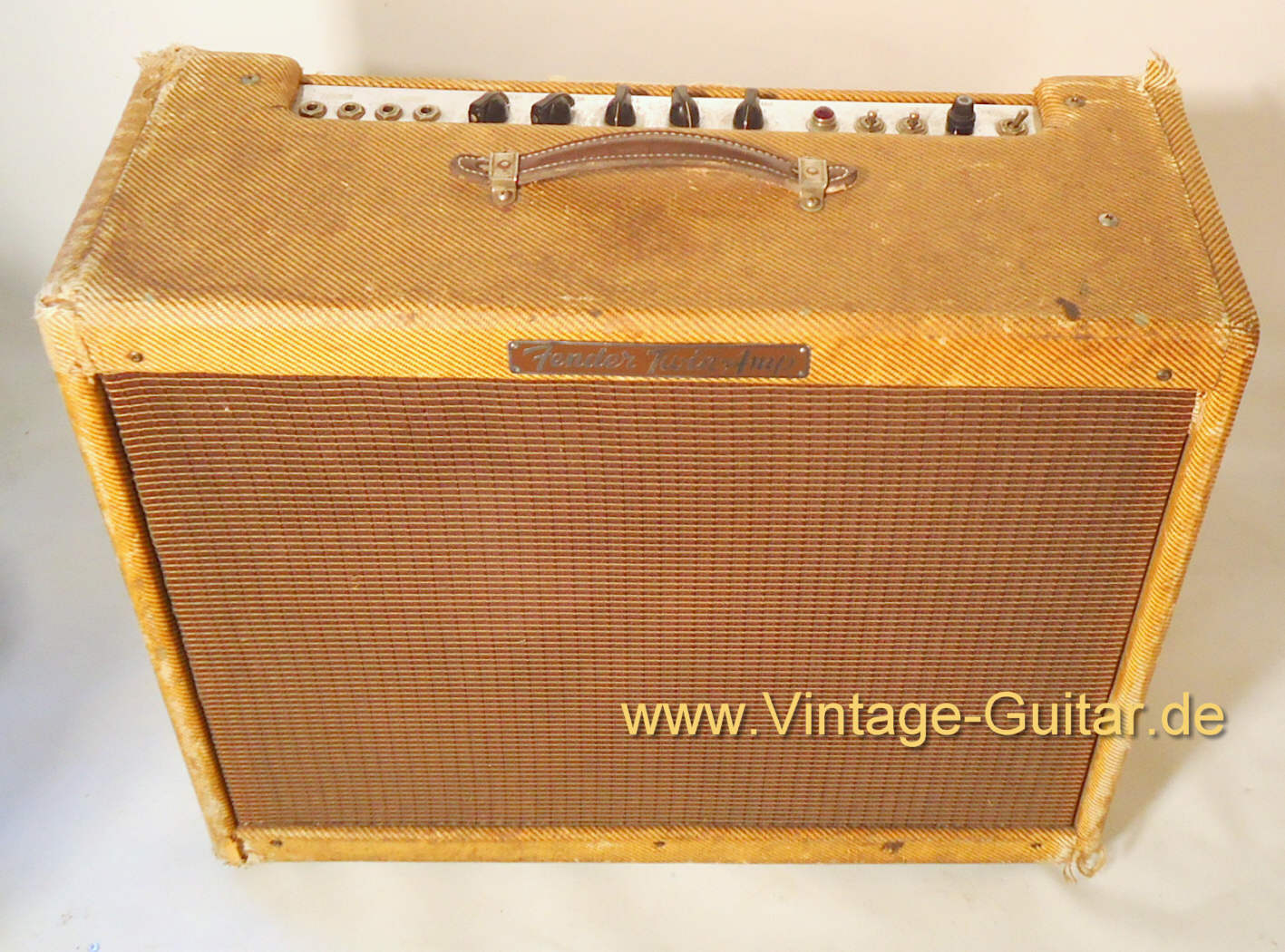 Fender-Twin-Amp-1957-Tweed-b.jpg