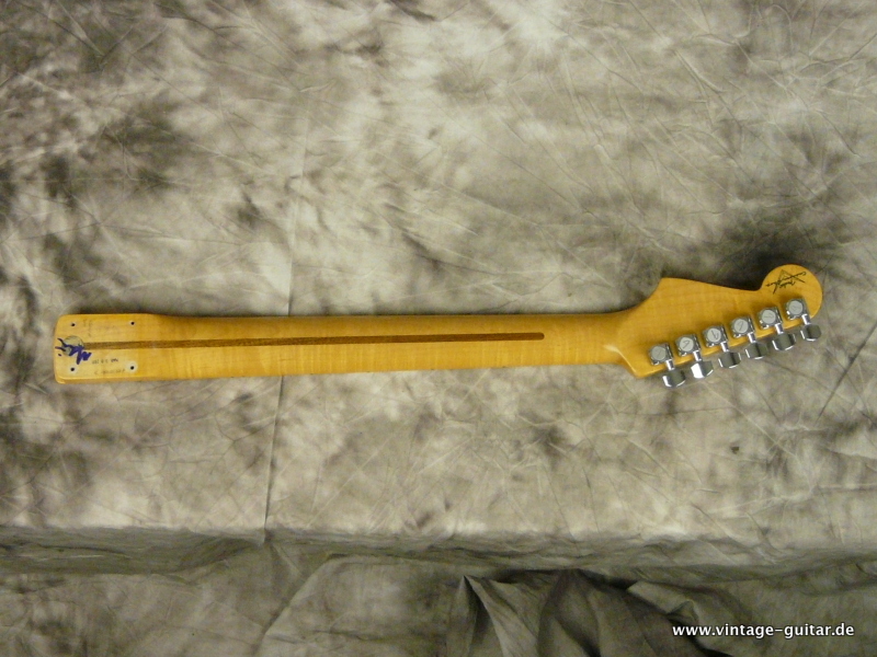 Fender-Custom-Shop-Neck-004.JPG