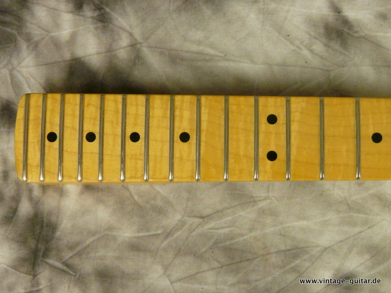 Fender-Custom-Shop-Neck-005.JPG