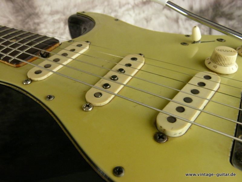 Fender-Stratocaster-1962-black-refinish-019.JPG