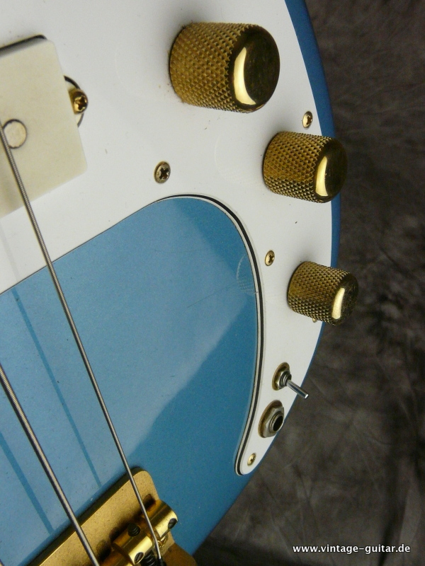 Fender_Precision_Special-1982-Lake-Placeid-blue-011.JPG
