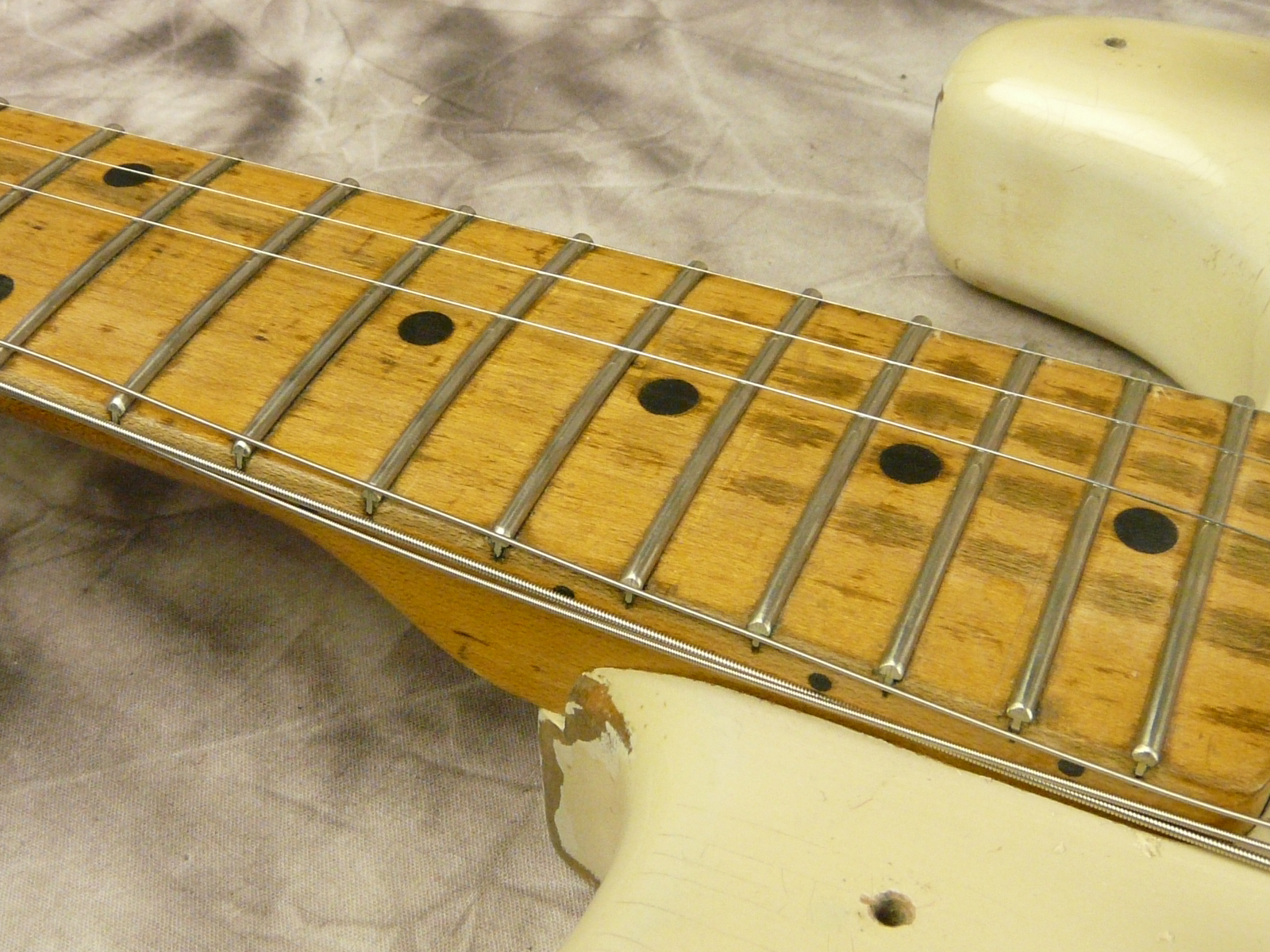 XXX-Fender-Stratocaster-1957-blonde-002.JPG