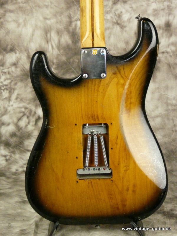Fender-Stratocaster-1956-two_tone-sunburst-004.JPG