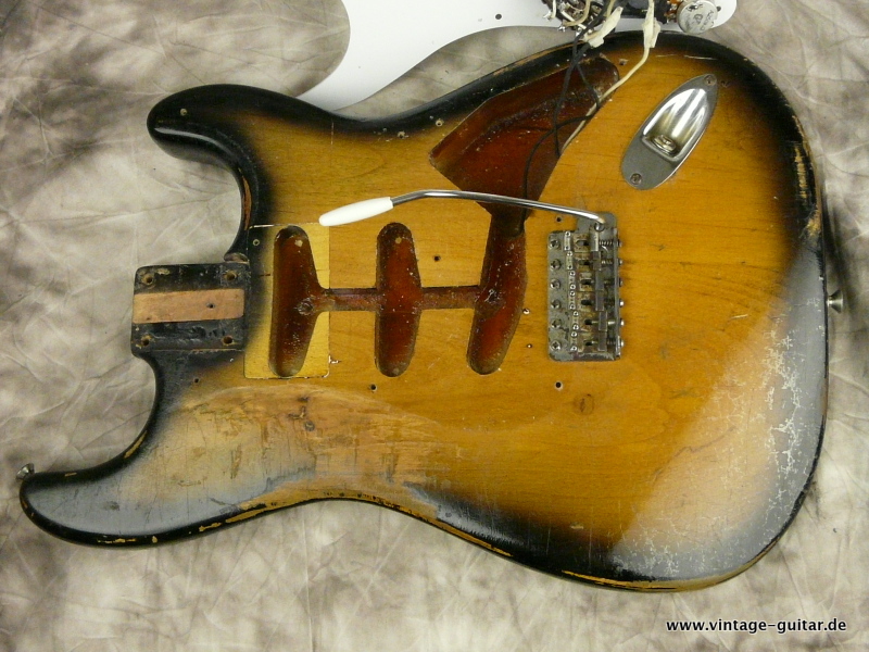 Fender-Stratocaster-1956-two_tone-sunburst-009.JPG
