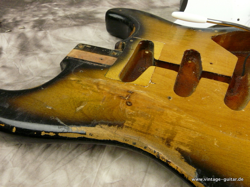Fender-Stratocaster-1956-two_tone-sunburst-010.JPG