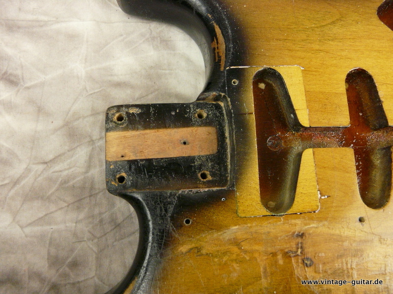 Fender-Stratocaster-1956-two_tone-sunburst-011.JPG