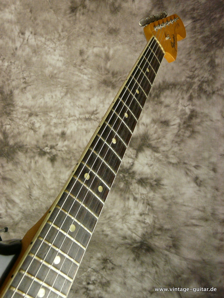 Fender_Jazzmaster-1966-sunburst-007.JPG