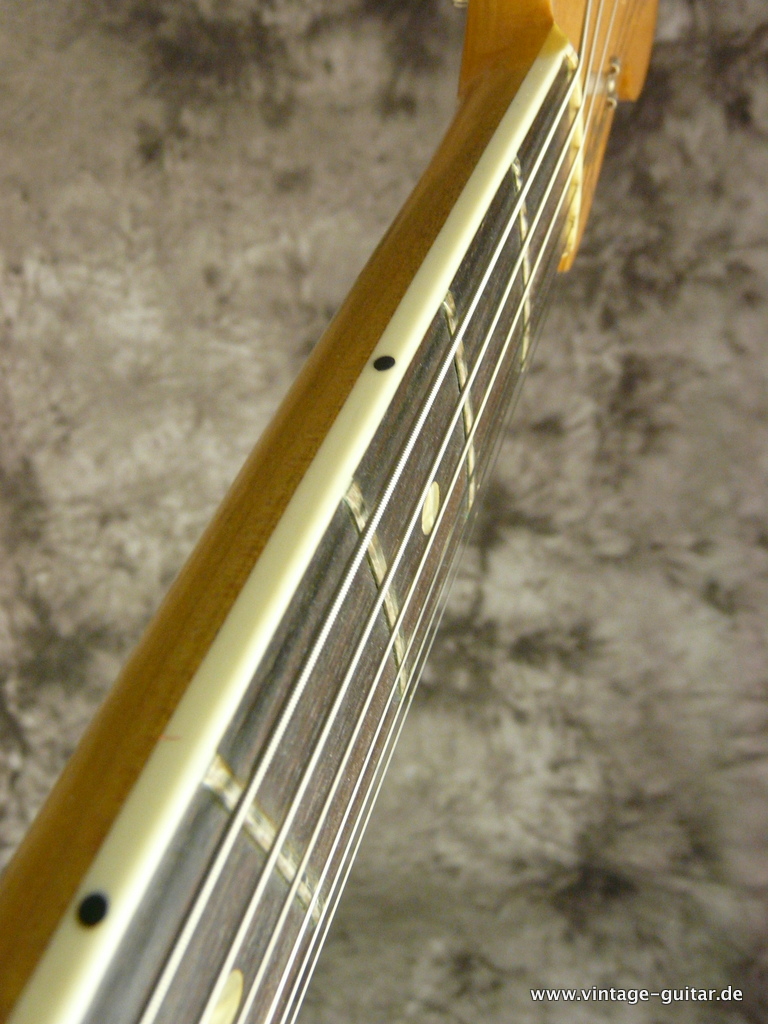 Fender_Jazzmaster-1966-sunburst-008.JPG