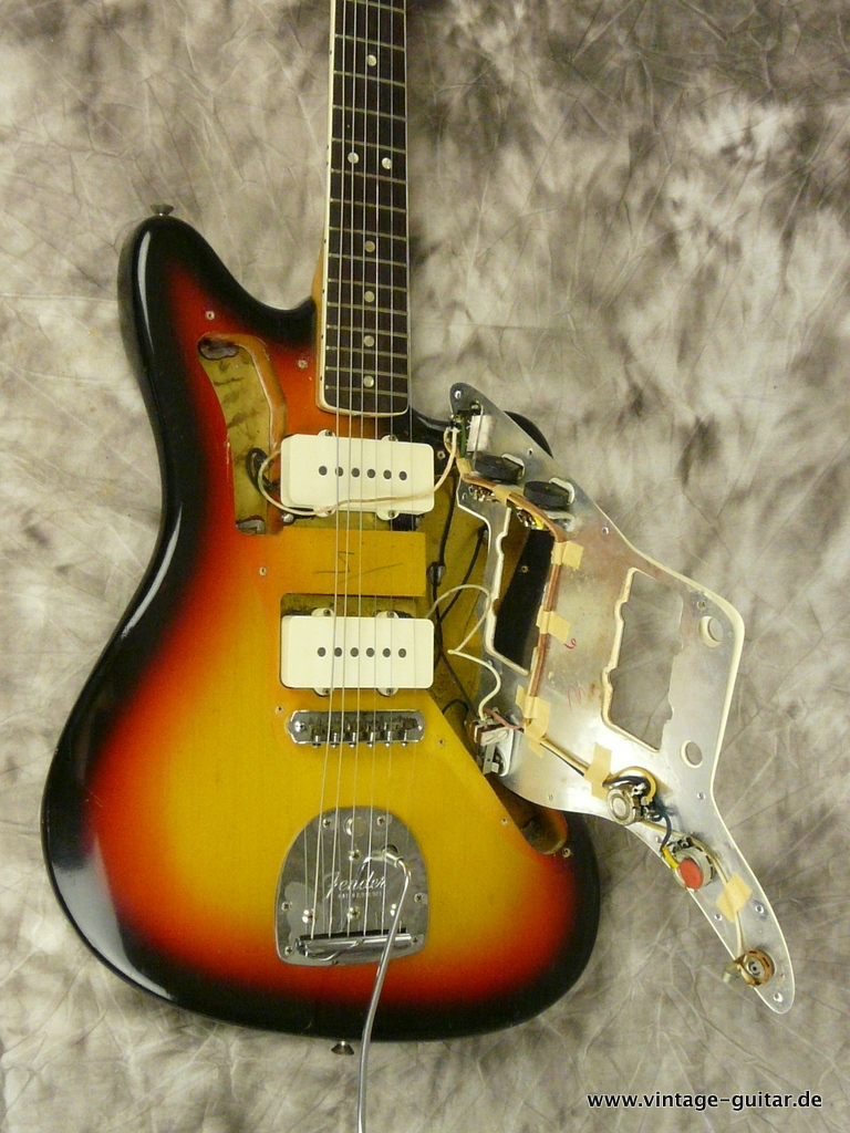 Fender_Jazzmaster-1966-sunburst-014.JPG