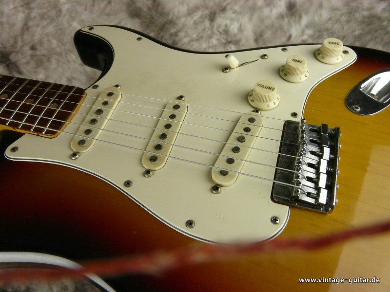 Fender-Stratocaster-1974-sunburst-hardtail-014.JPG