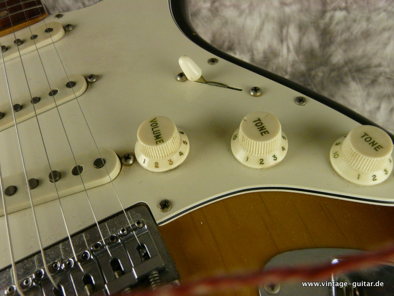 Fender-Stratocaster-1974-sunburst-hardtail-016.JPG