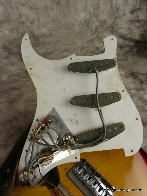 Fender-Stratocaster-1974-sunburst-hardtail-020.JPG