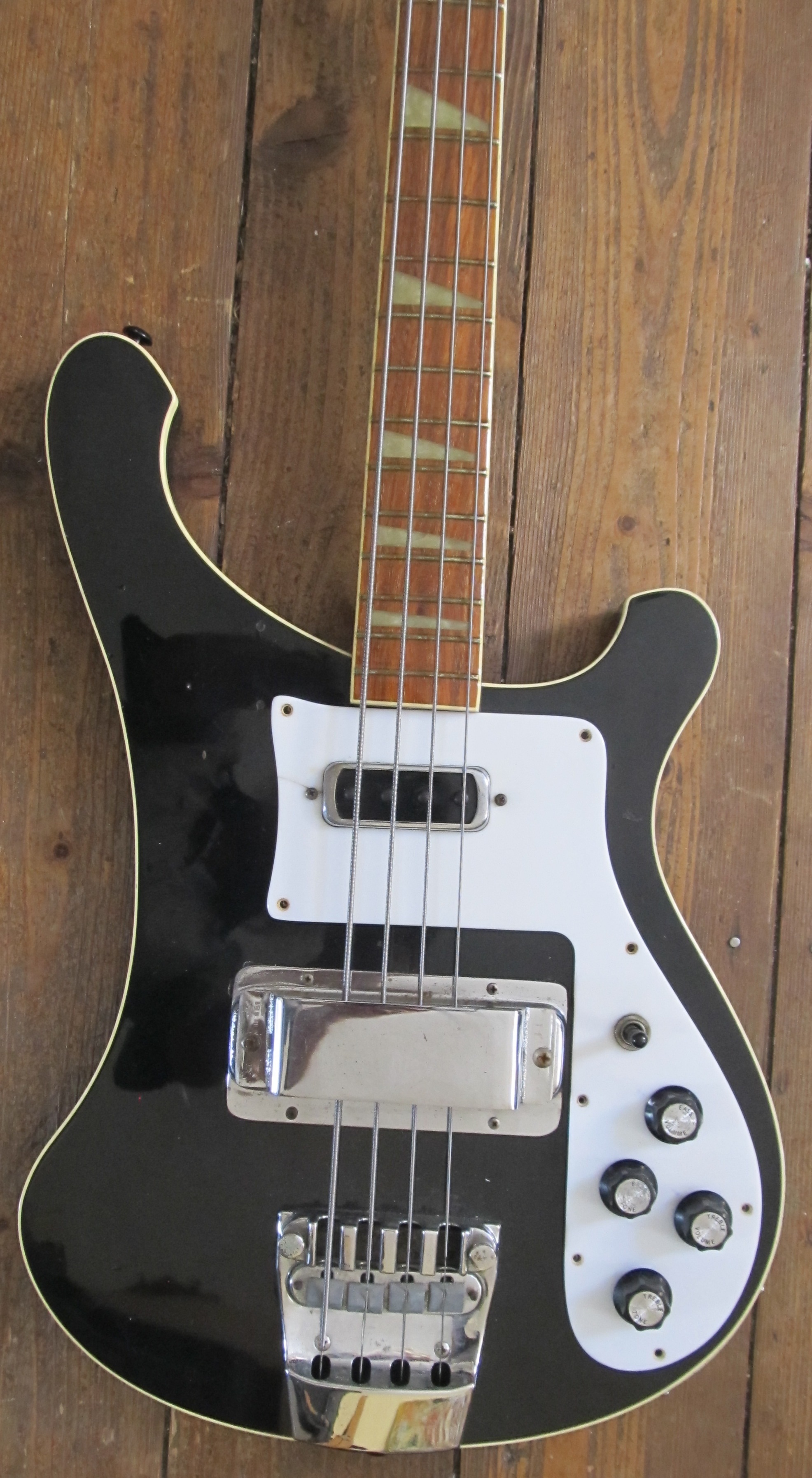 Rickenbacker-4001-1978_black-002.JPG