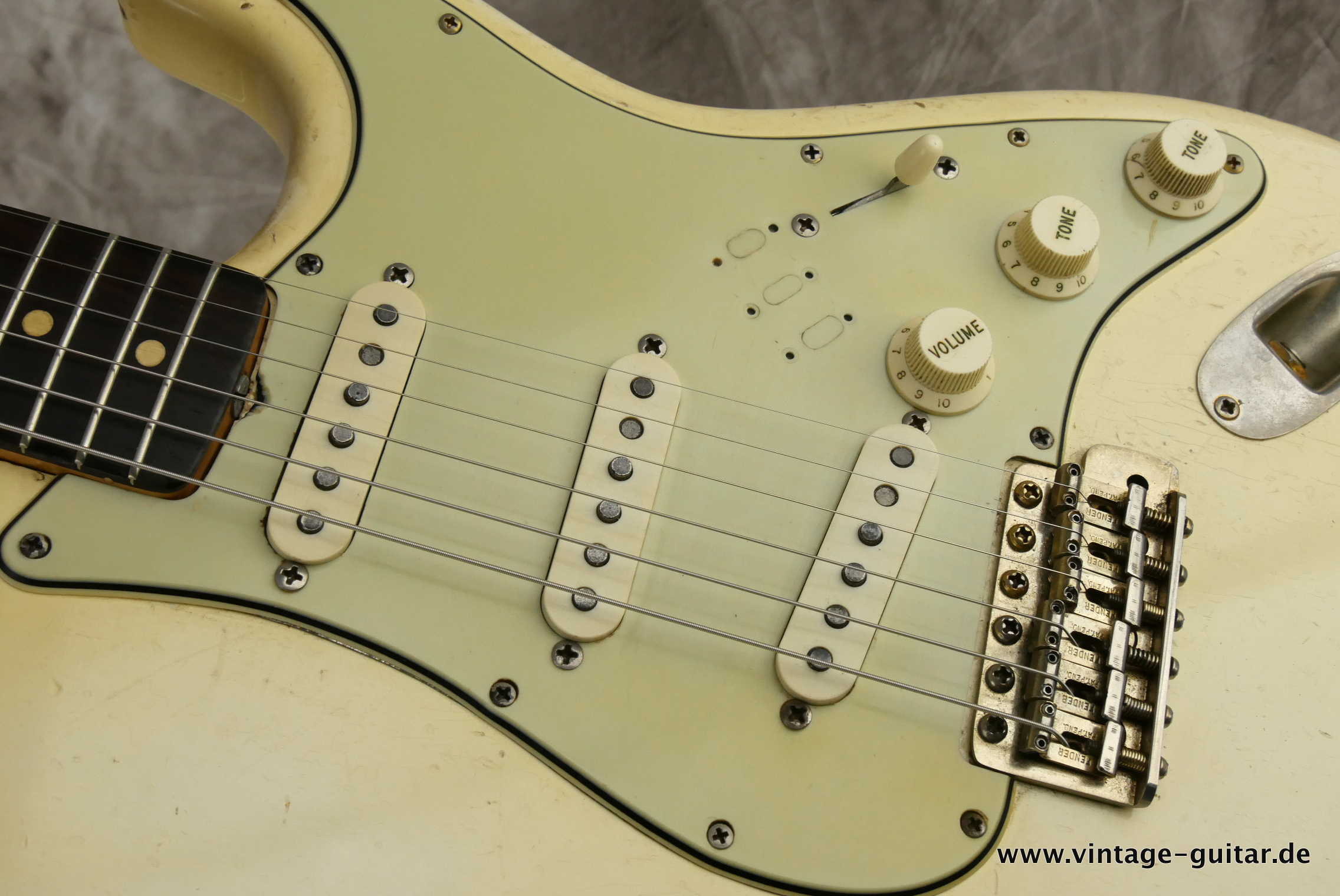 A-Fender-Stratocaster-1964-olympic-white-003.JPG