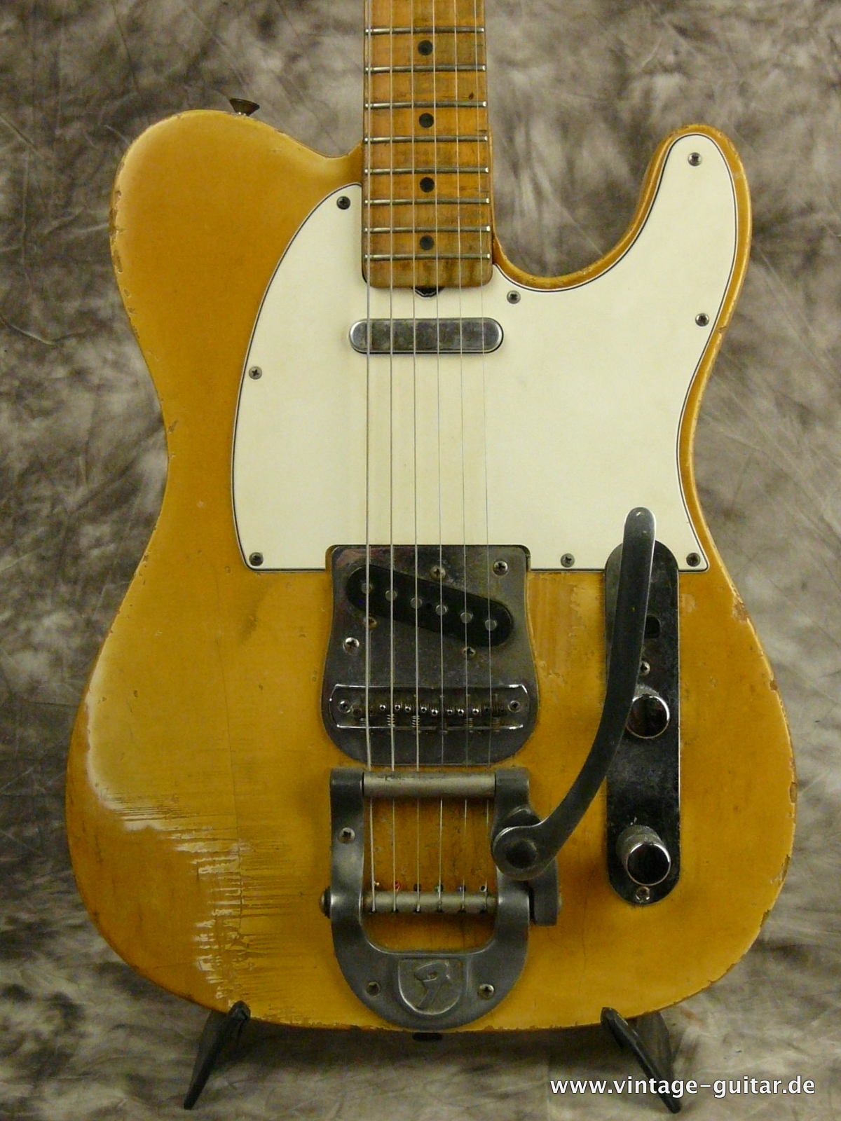 Fender-Telecaster-blonde-1967-Bigsby-002.JPG