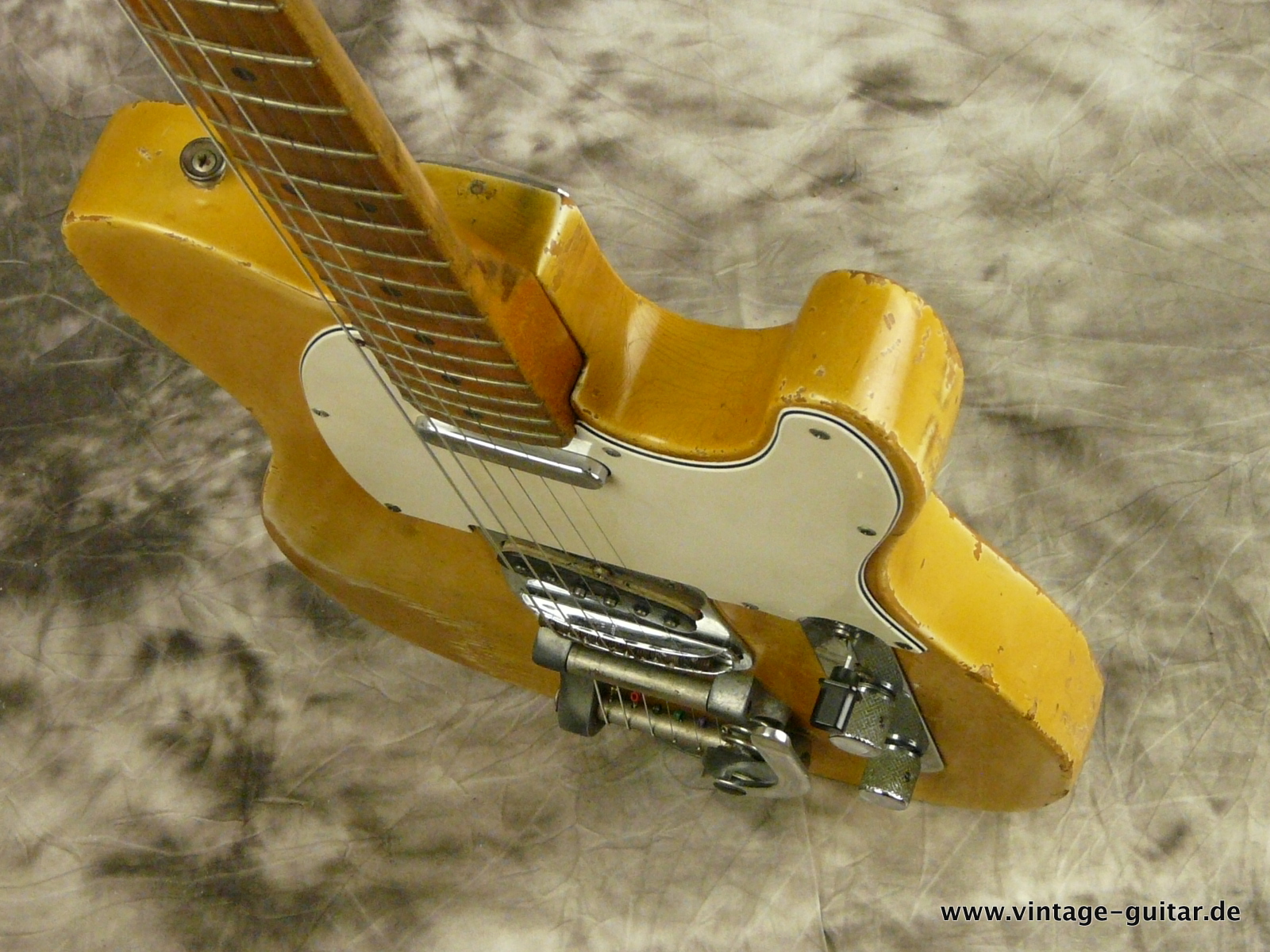 Fender-Telecaster-blonde-1967-Bigsby-014.JPG