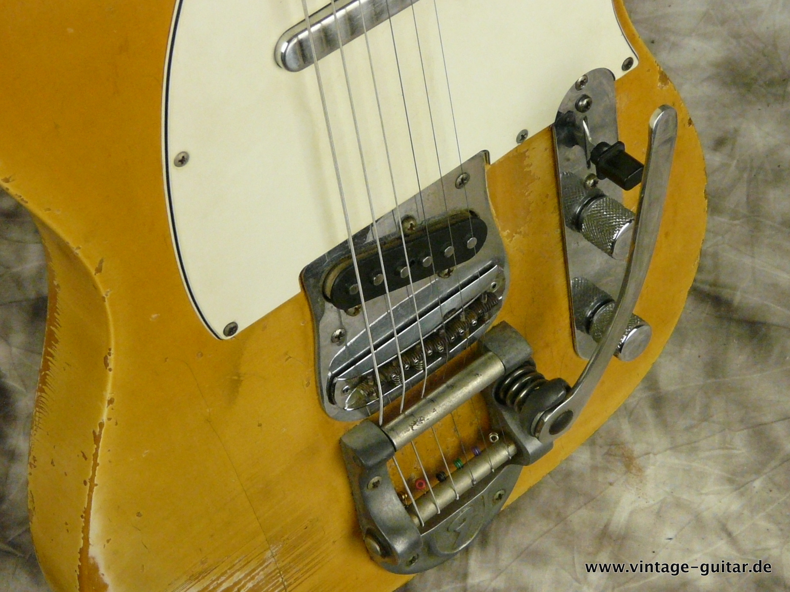 Fender-Telecaster-blonde-1967-Bigsby-015.JPG