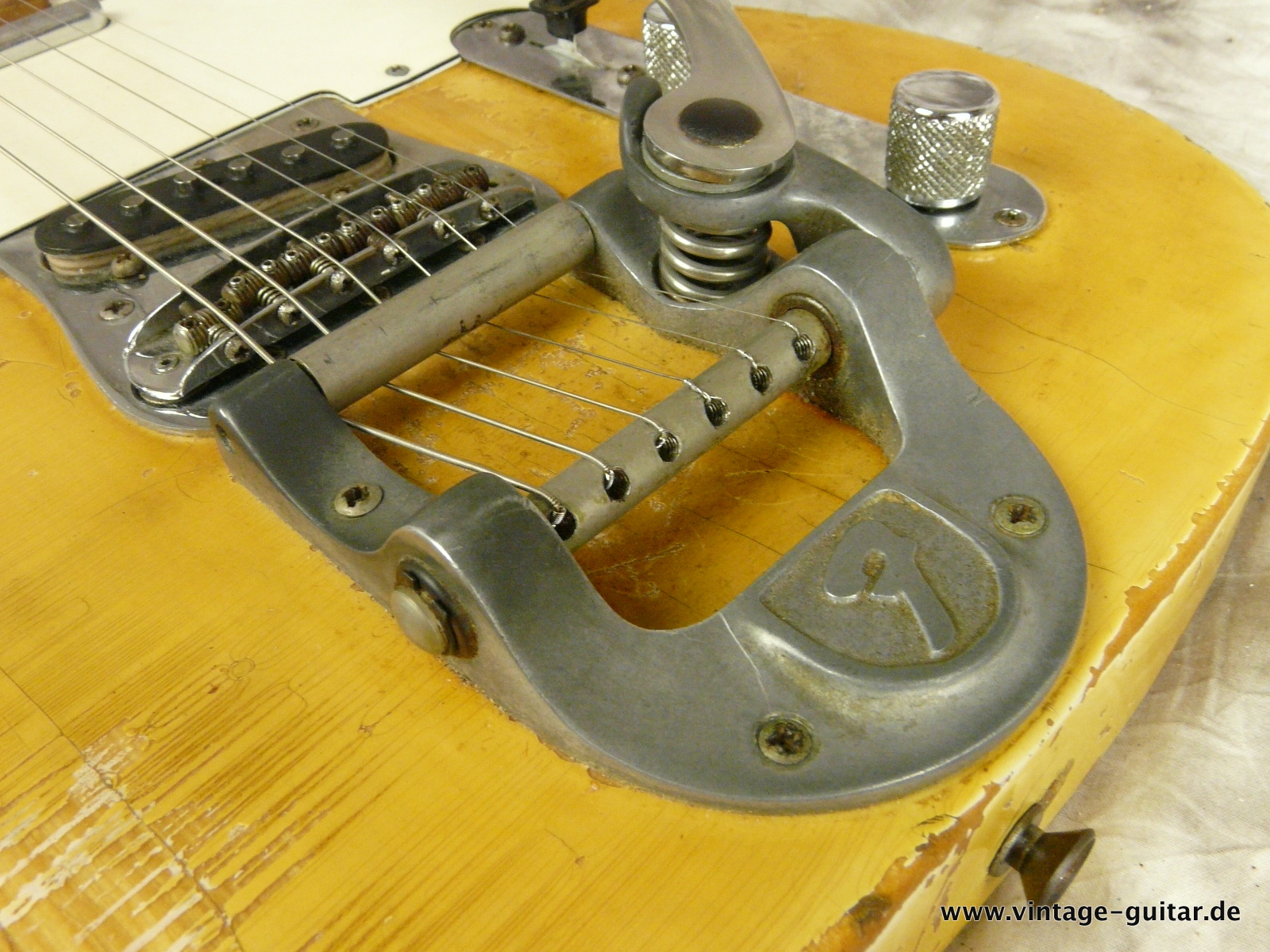 Fender-Telecaster-blonde-1967-Bigsby-016.JPG