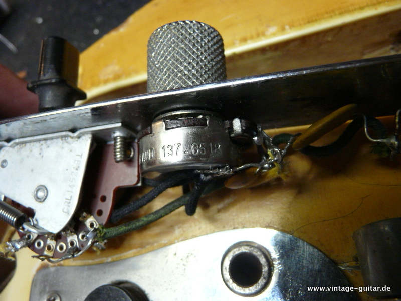 Fender-Telecaster-blonde-1967-Bigsby-027.JPG