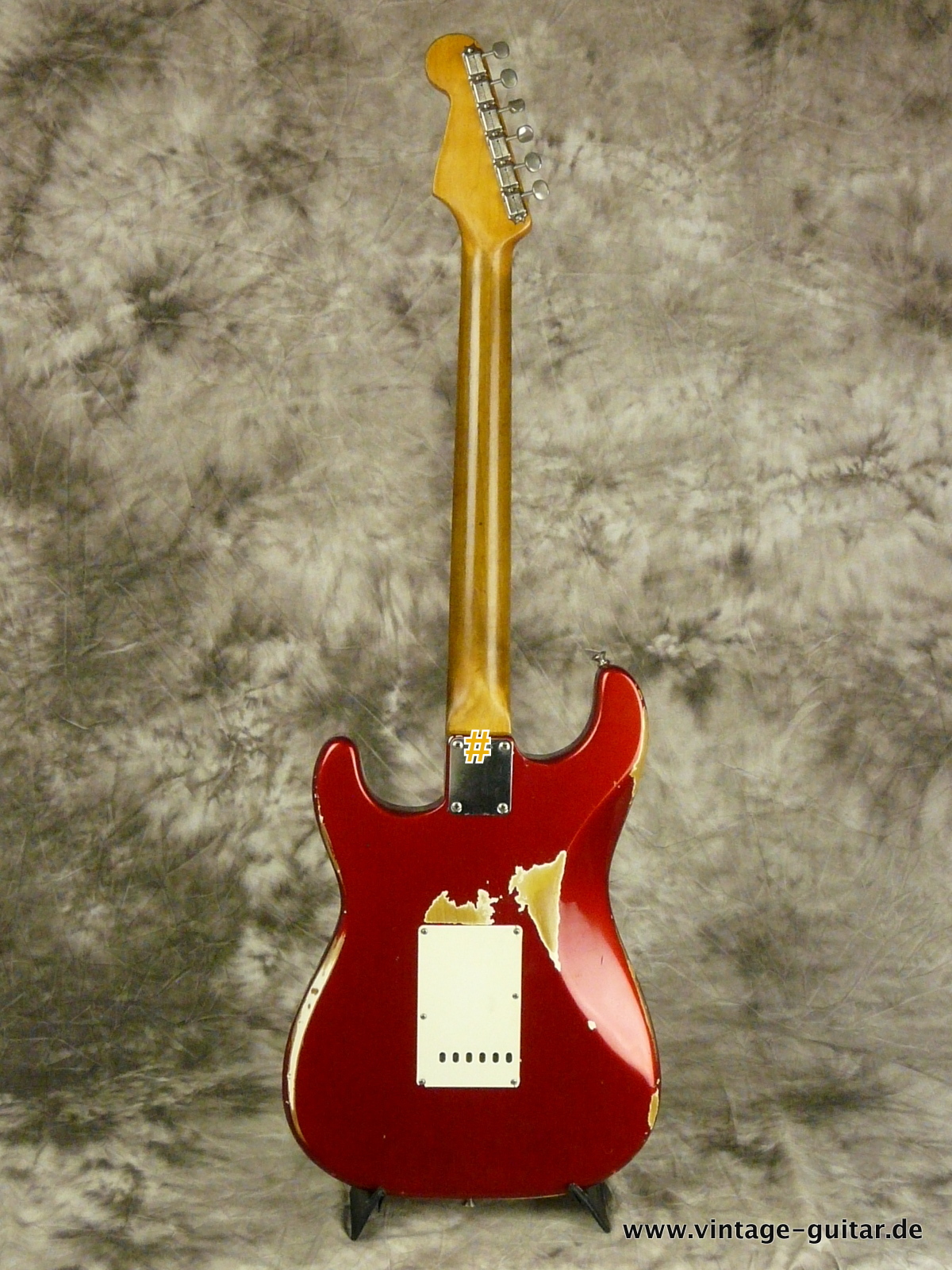 Fender_Stratocaster_candy-apple-red-1964-003.JPG