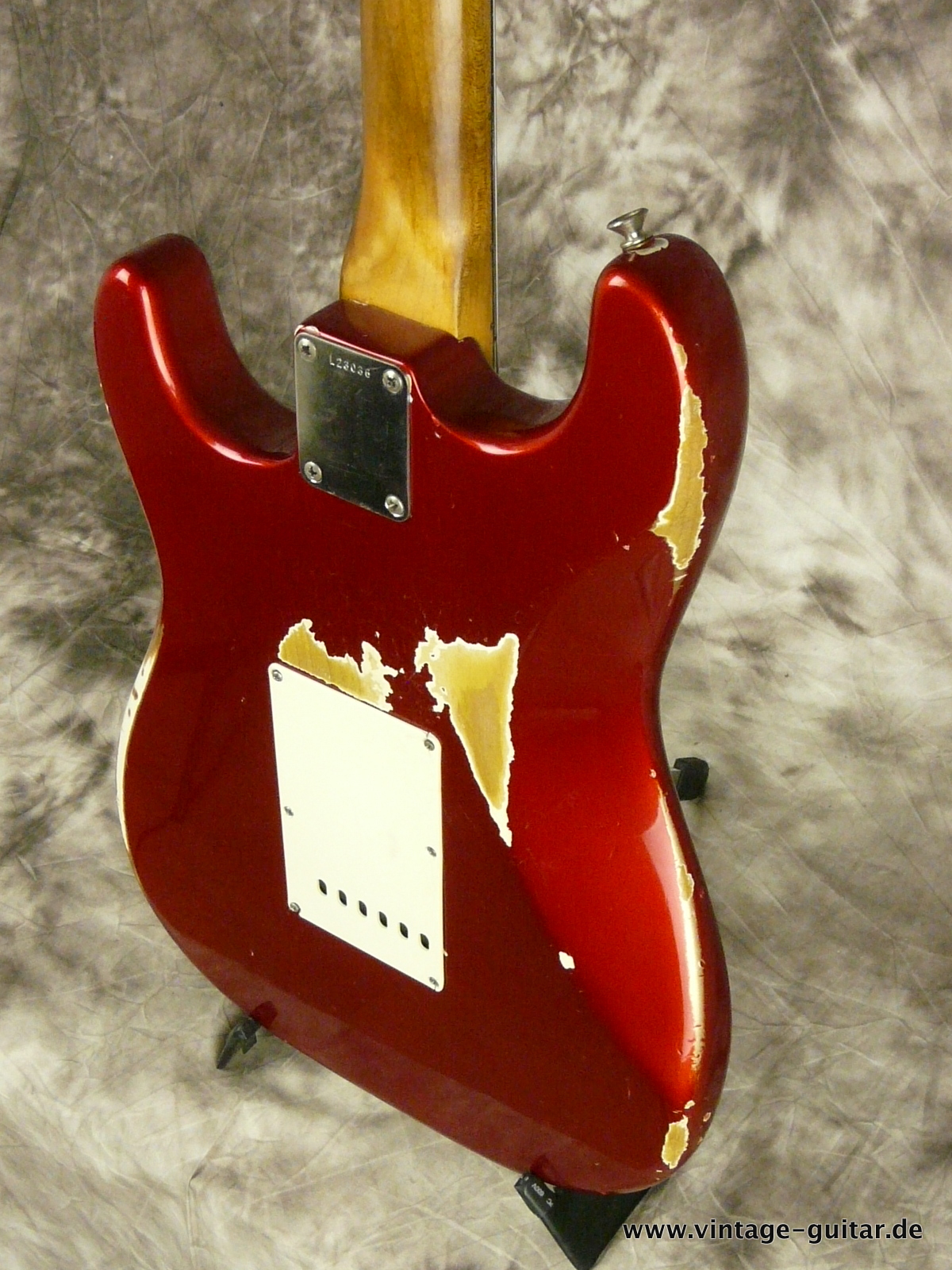 Fender_Stratocaster_candy-apple-red-1964-005.JPG