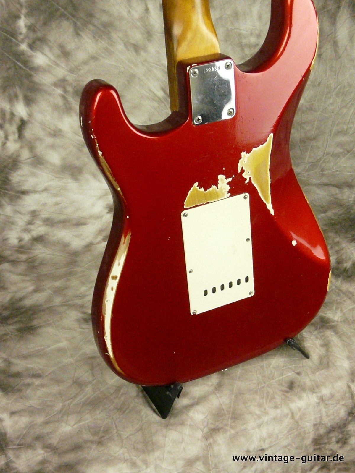 Fender_Stratocaster_candy-apple-red-1964-006.JPG