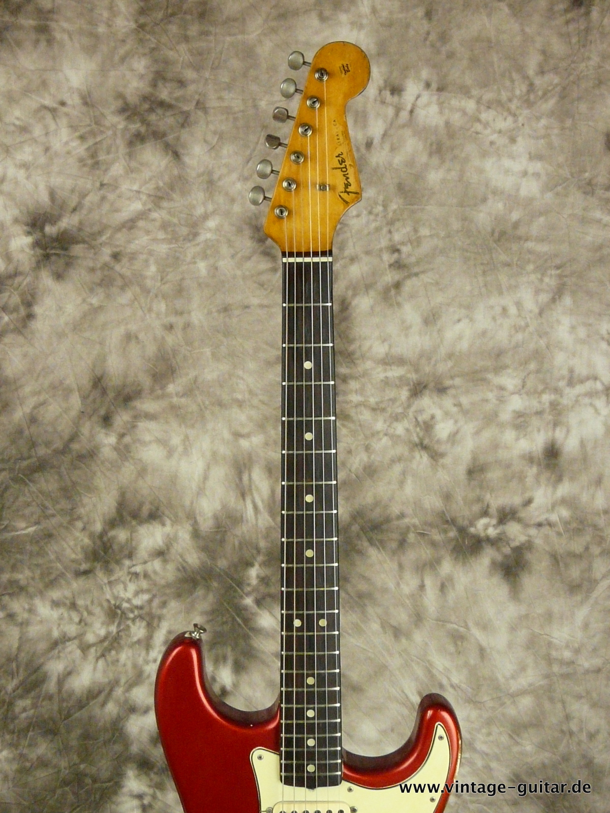 Fender_Stratocaster_candy-apple-red-1964-008.JPG