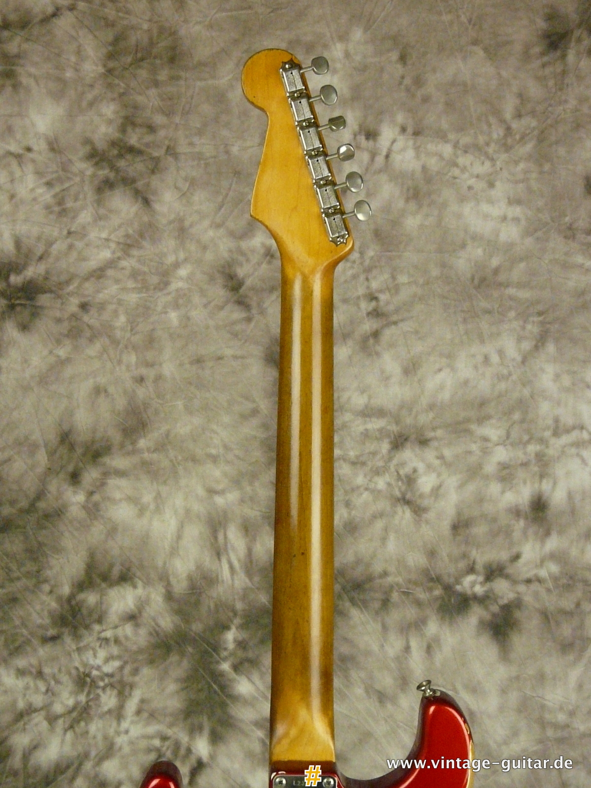 Fender_Stratocaster_candy-apple-red-1964-009.JPG