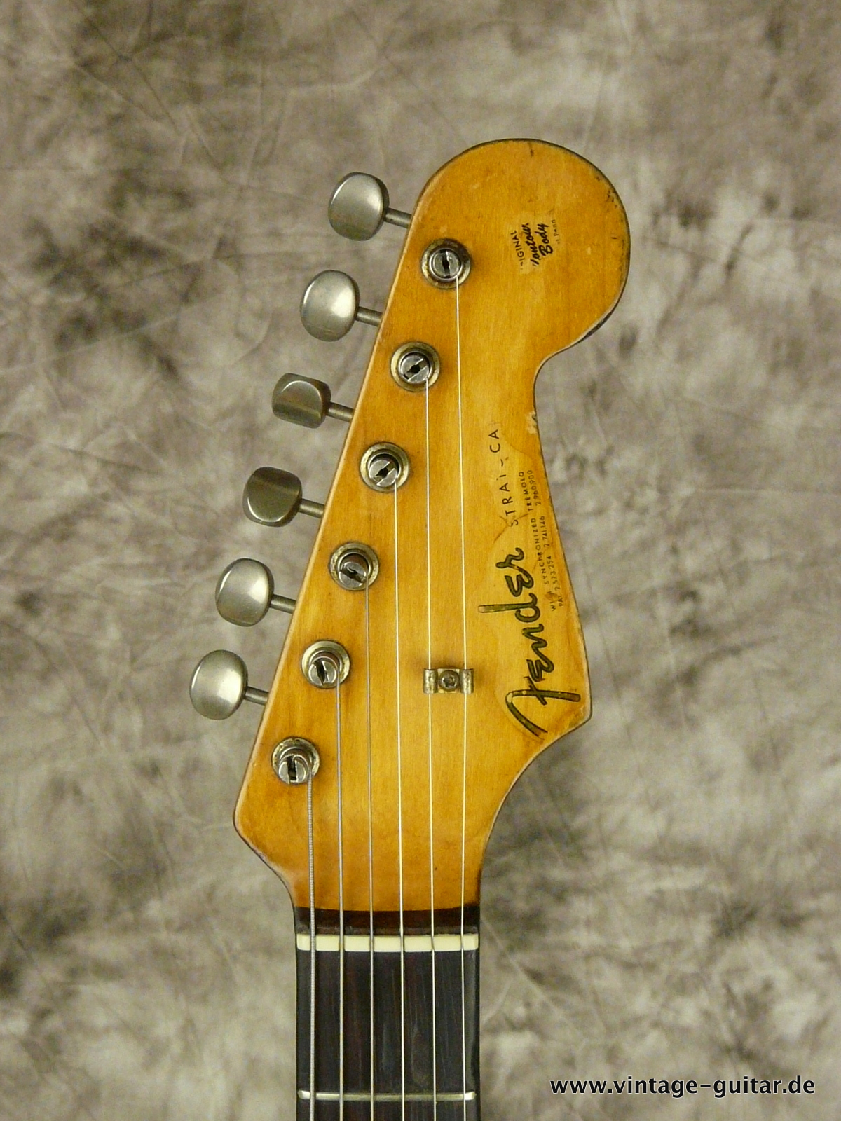 Fender_Stratocaster_candy-apple-red-1964-010.JPG