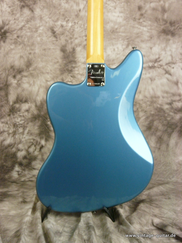 Fender_Jaguar_thin-skin-laquer-lake-placid-blue-004.JPG