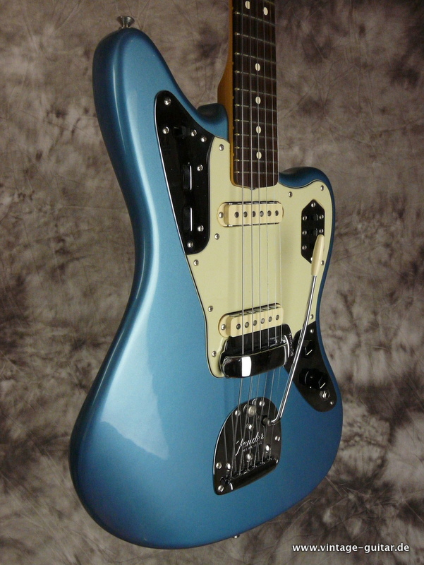 Fender_Jaguar_thin-skin-laquer-lake-placid-blue-005.JPG
