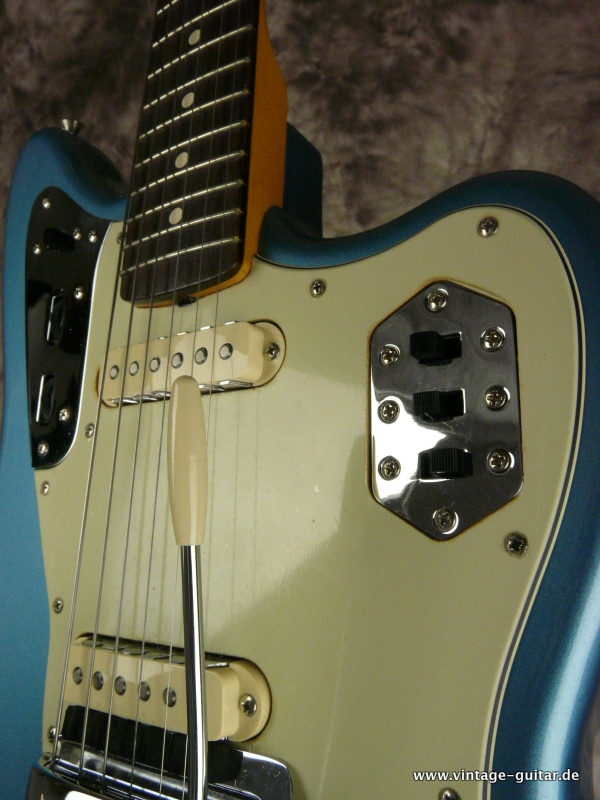 Fender_Jaguar_thin-skin-laquer-lake-placid-blue-015.JPG