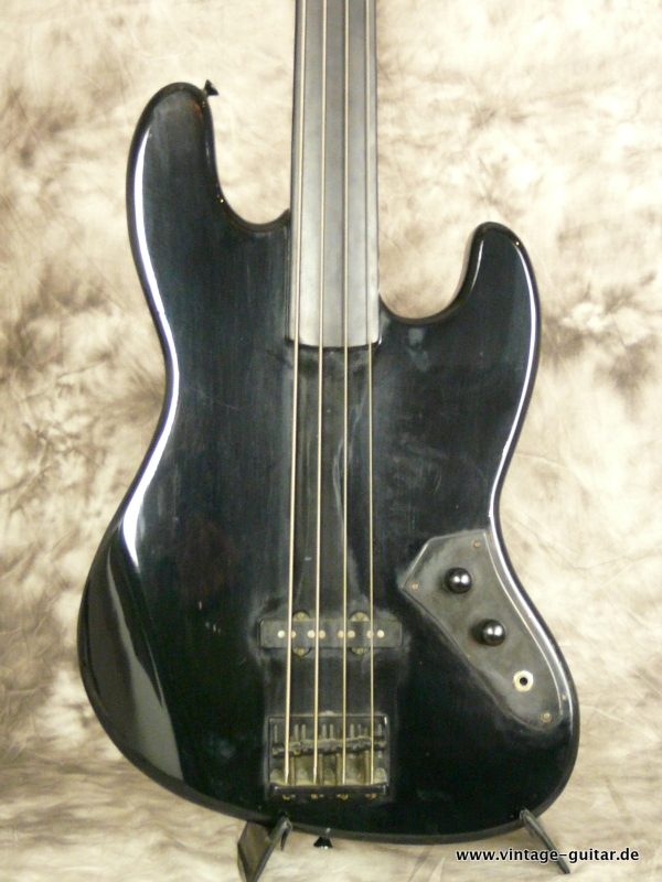 Rockinger-Jazz-Bass-Style-fretless-002.JPG