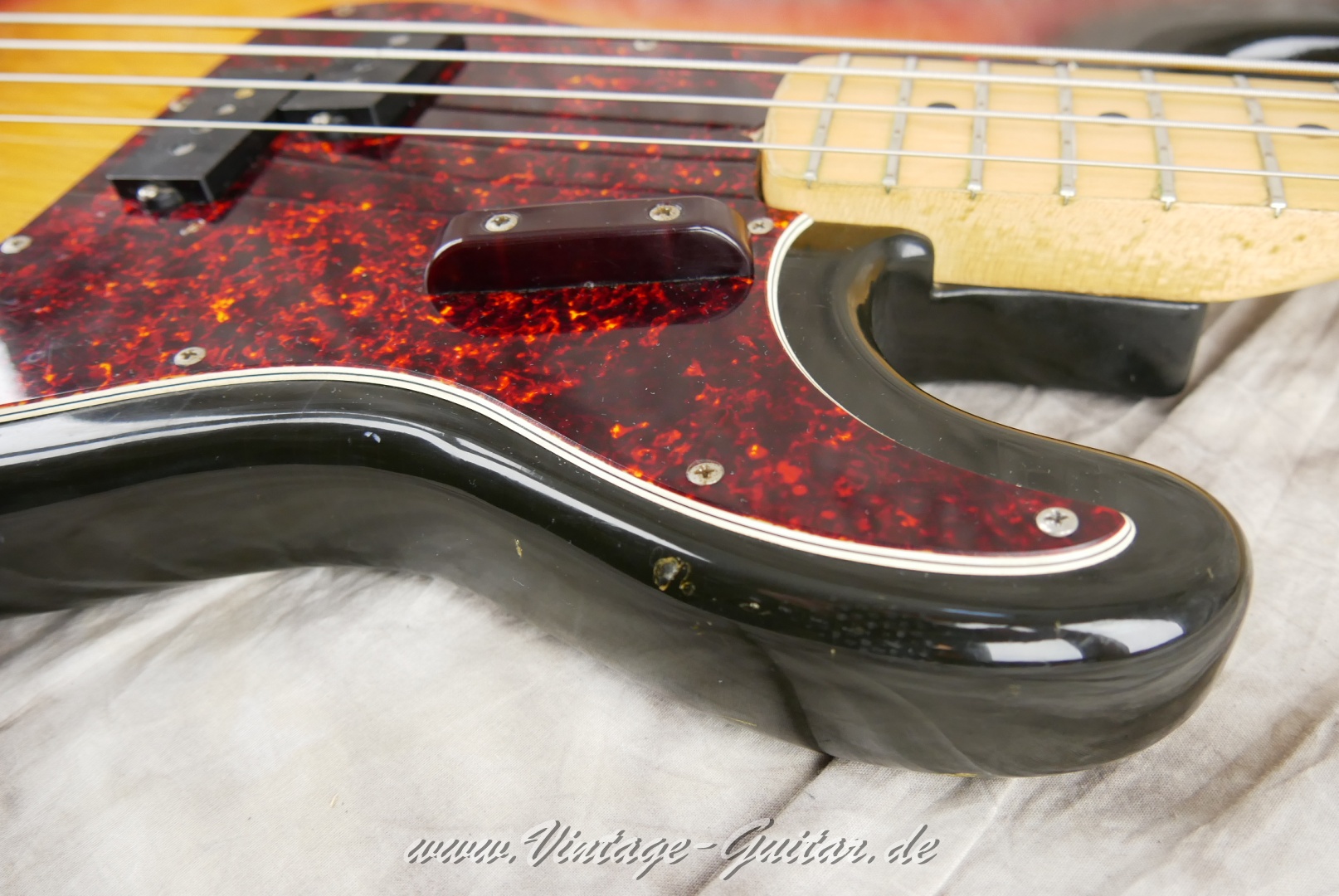 Fender-Precision-Bass-1973-019.JPG