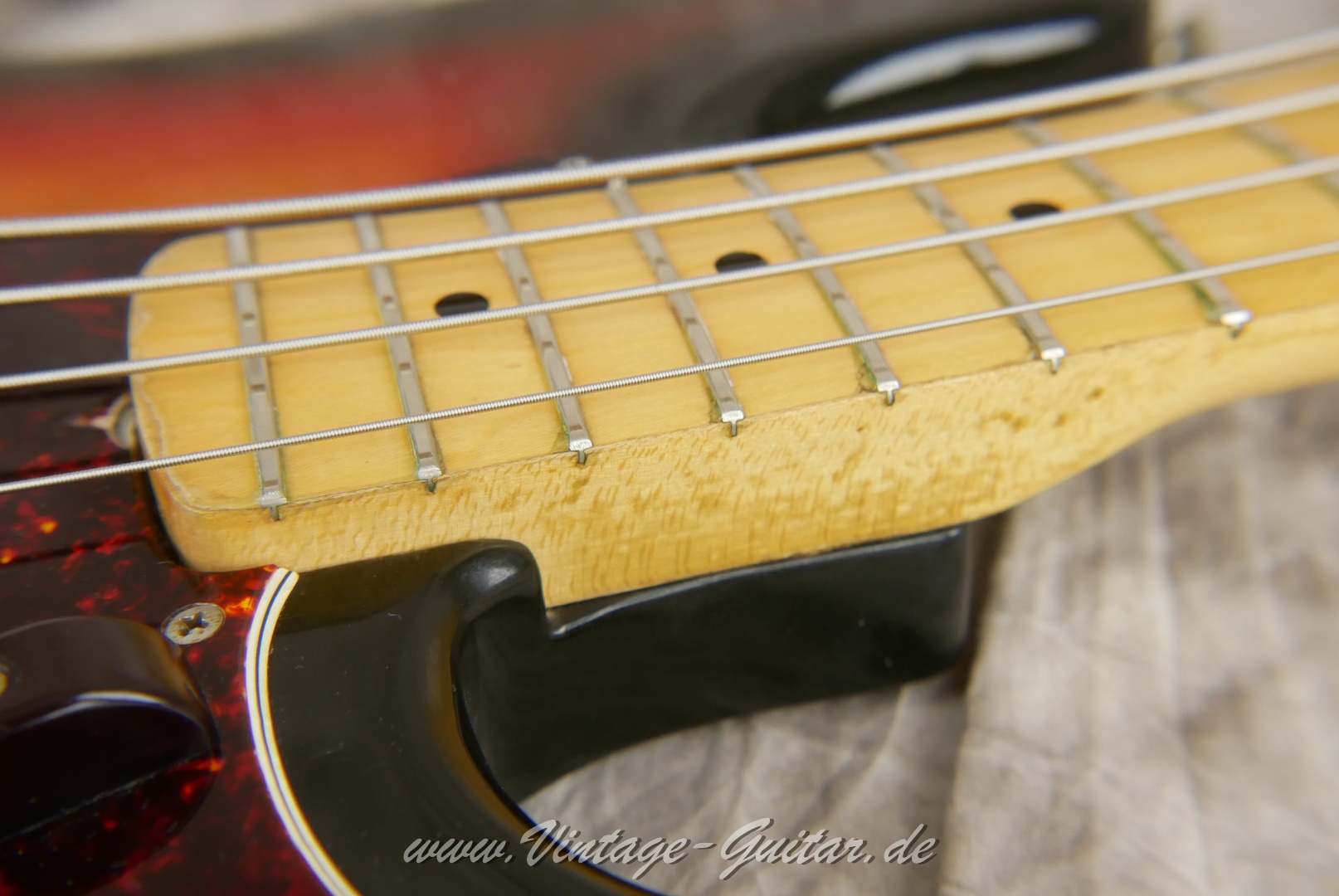 Fender-Precision-Bass-1973-020.JPG