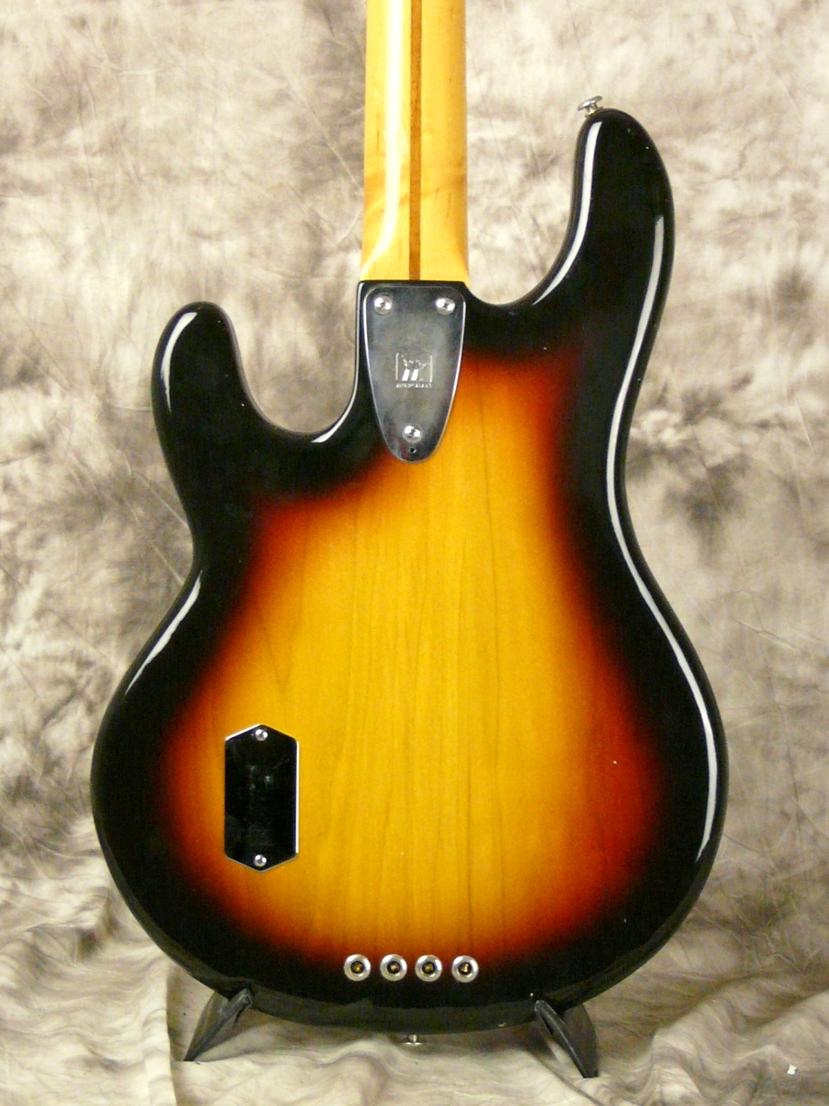 MusicMan-1979-Stingray-sunburst-004.JPG