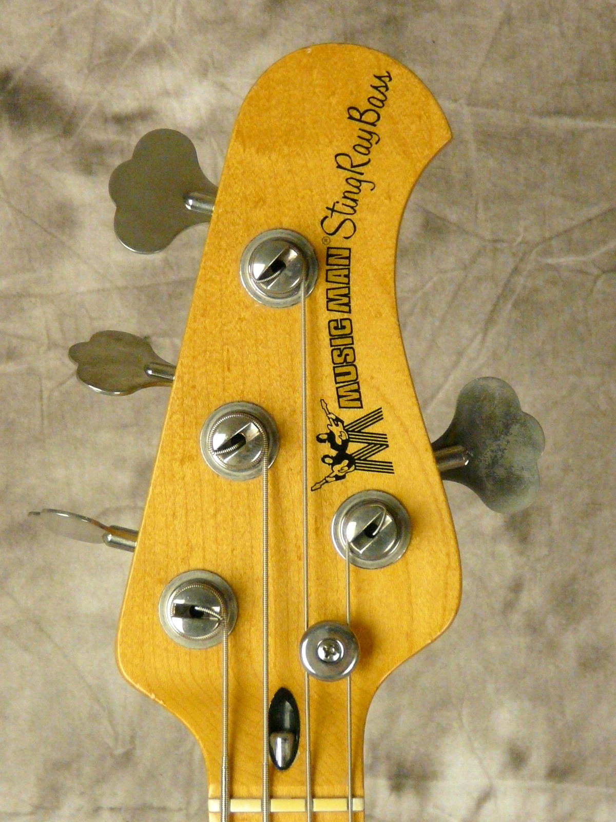 MusicMan-1979-Stingray-sunburst-005.JPG