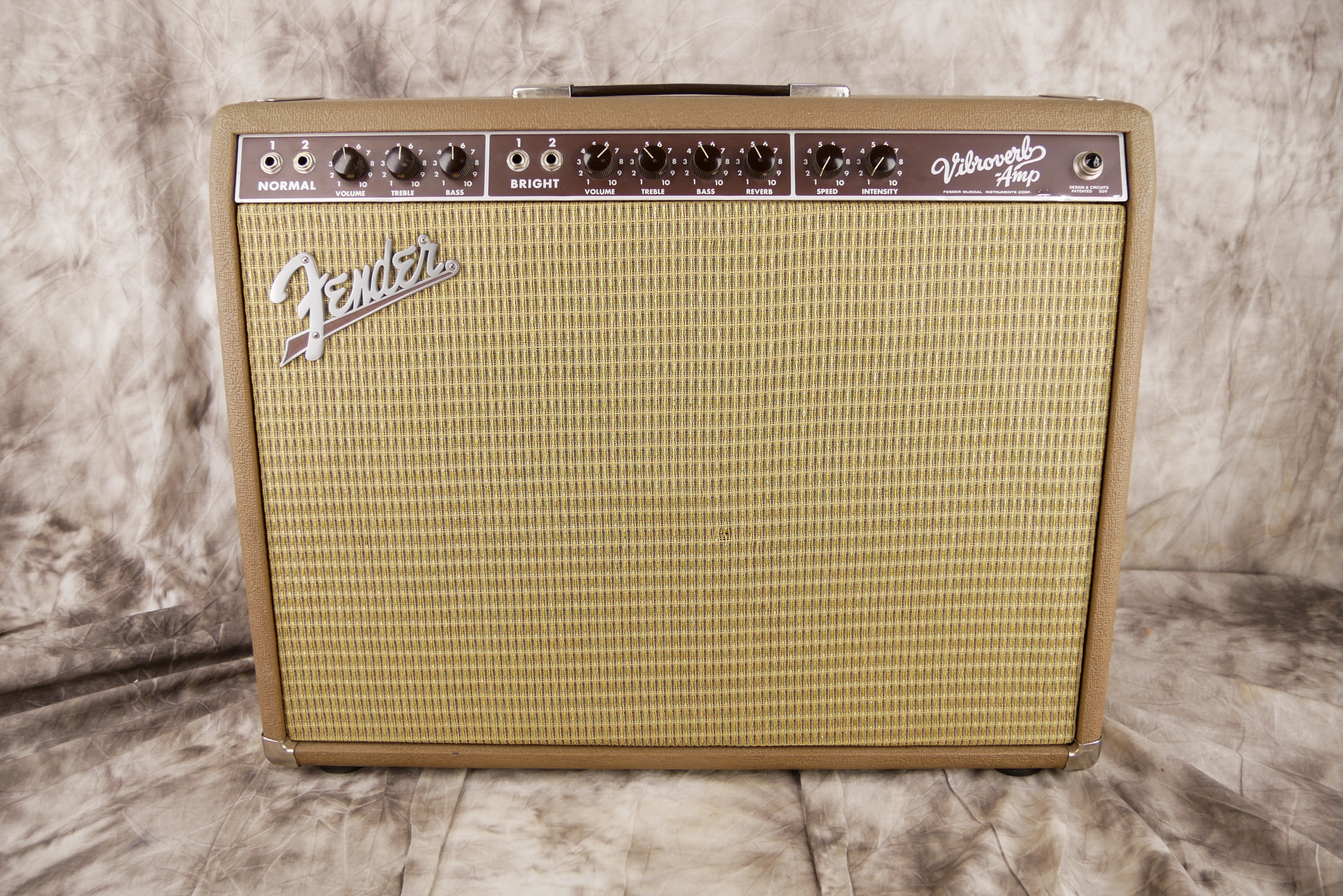 Fender-Vibroverb-63-Reissue-1992-brown-tolex-01.jpg