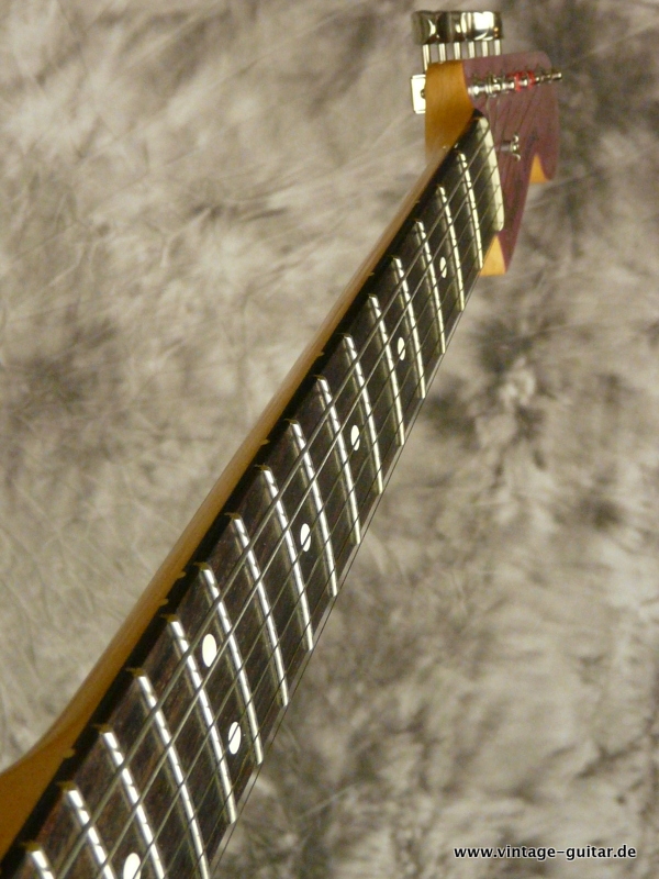Fender_Jaguar-2008-62-Reissue-burgundy-mist-008.JPG