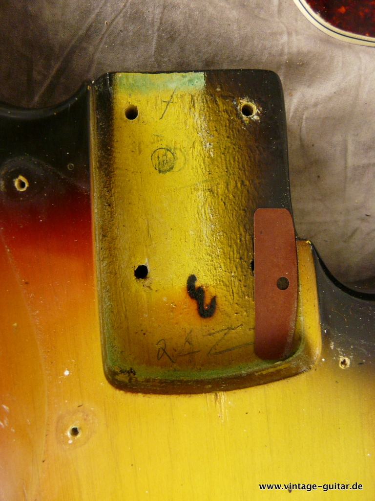Fender-Jazz-Bass-sunburst-1966-1968-013.JPG