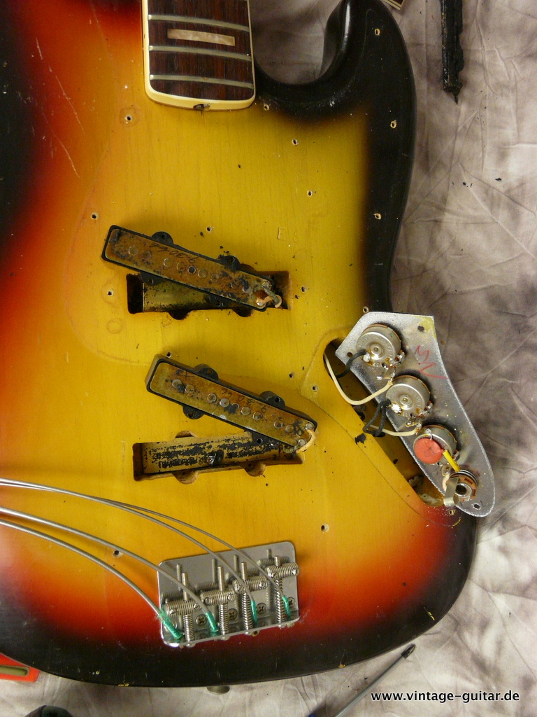 Fender-Jazz-Bass-sunburst-1966-1968-020.JPG