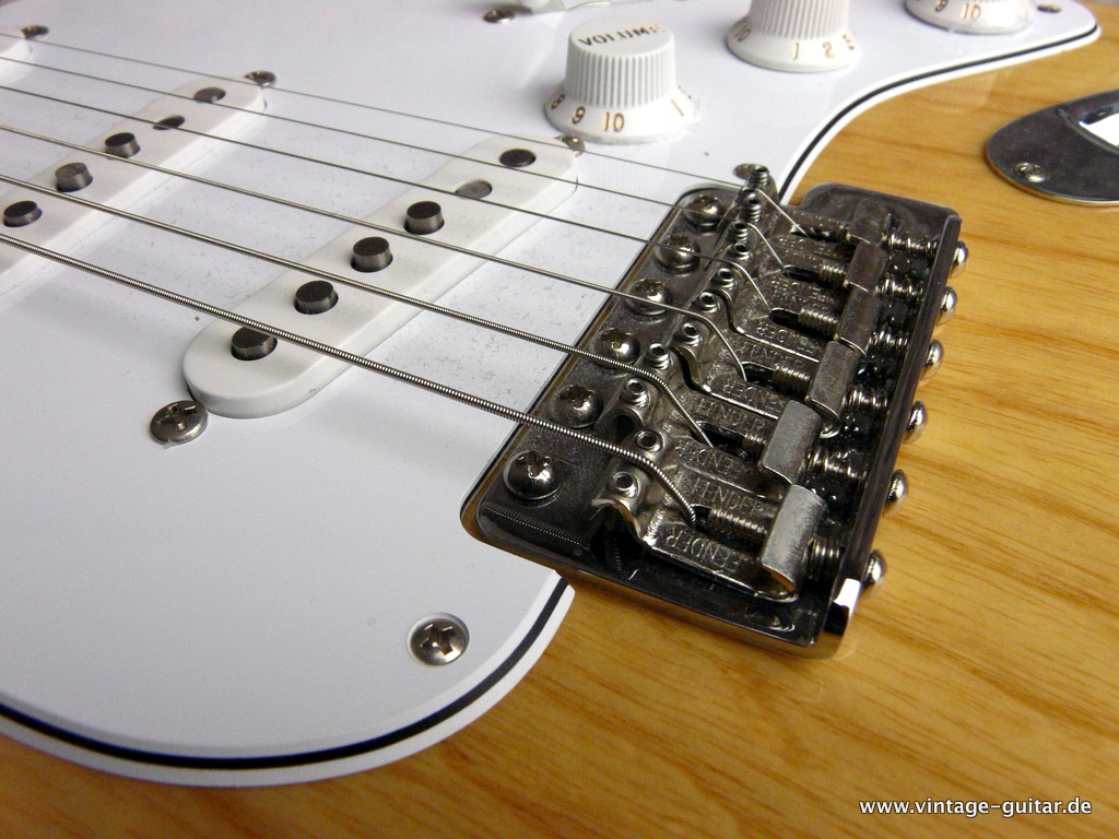 Fender-Stratocaster-70s-Reissue-Mexico-natural-009.JPG