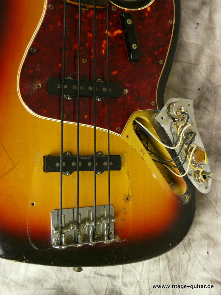 Fender-Jazz-Bass-sunburst-1966-all-original-018.JPG