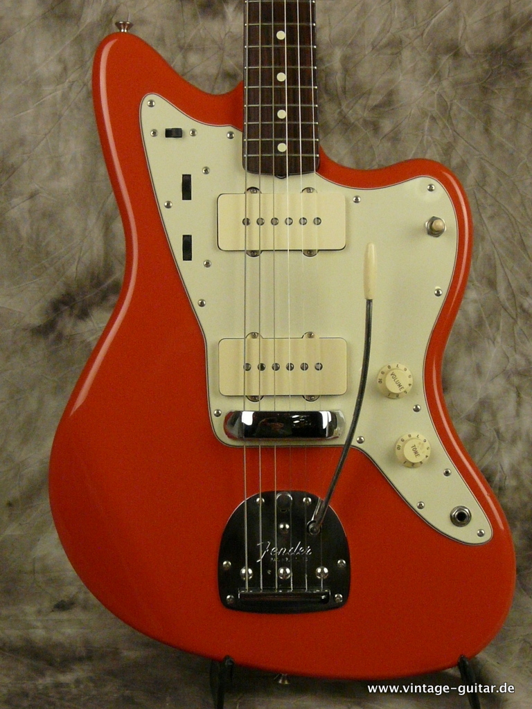 Fender-Jazzmaster-1996-AVRI-Vintage-Reissue-fiesta-red-002.JPG