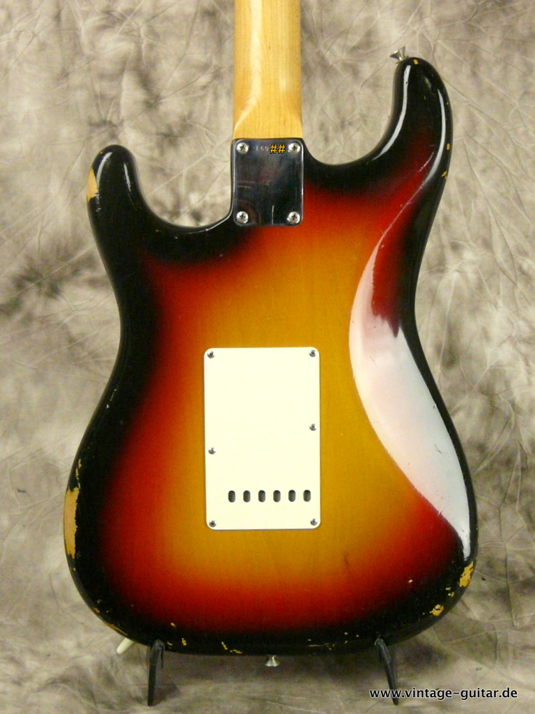 Fender-Stratocaster-1965_sunburst-Hagström-case-005.JPG