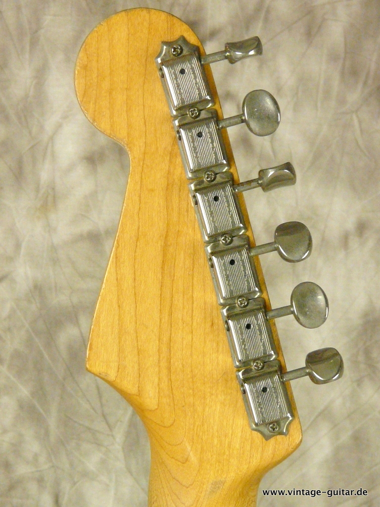 Fender-Stratocaster-1965_sunburst-Hagström-case-006.JPG