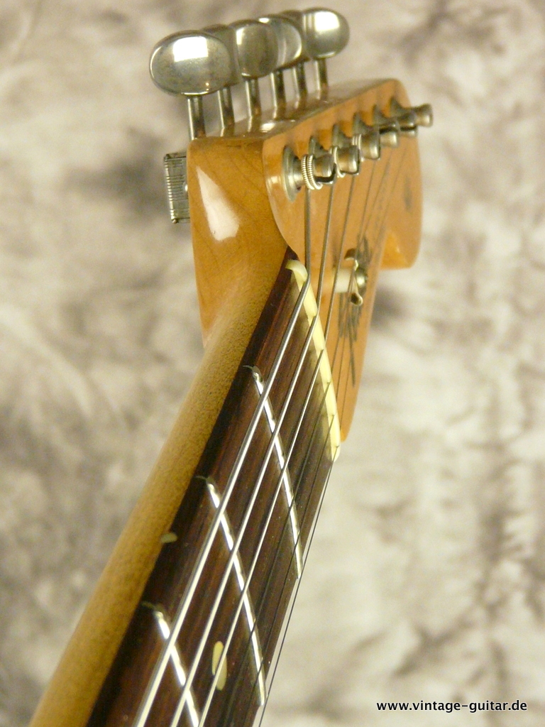 Fender-Stratocaster-1965_sunburst-Hagström-case-009.JPG