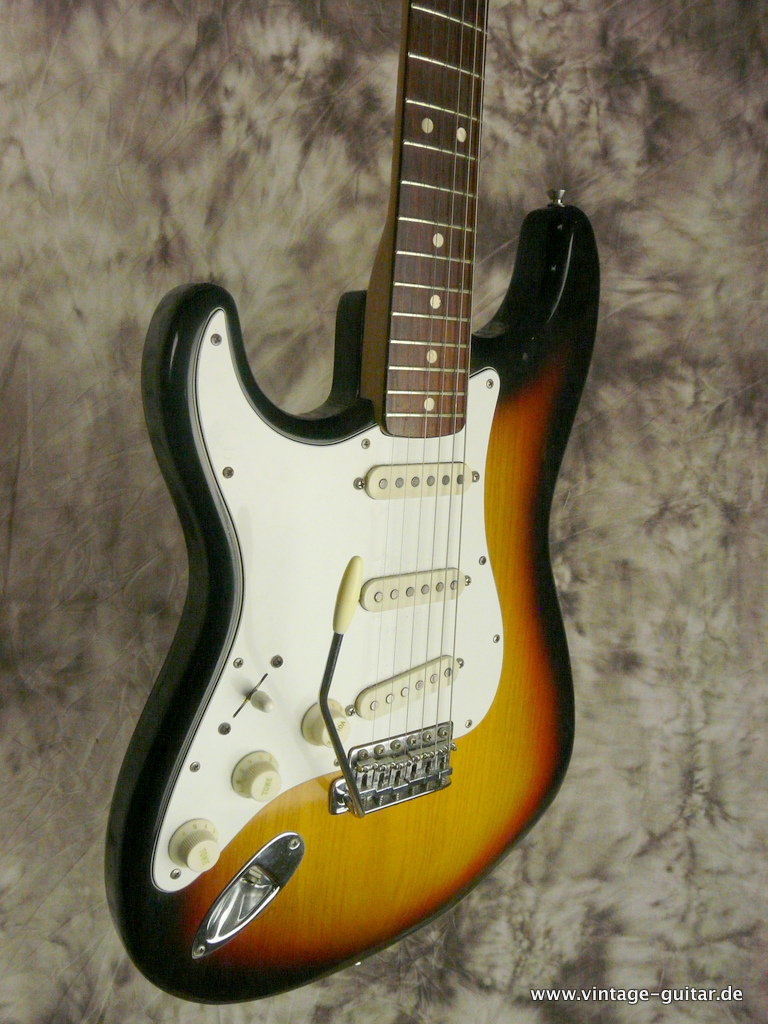 Fender-Stratocaster-1975-sunburst-lefthand-010.JPG