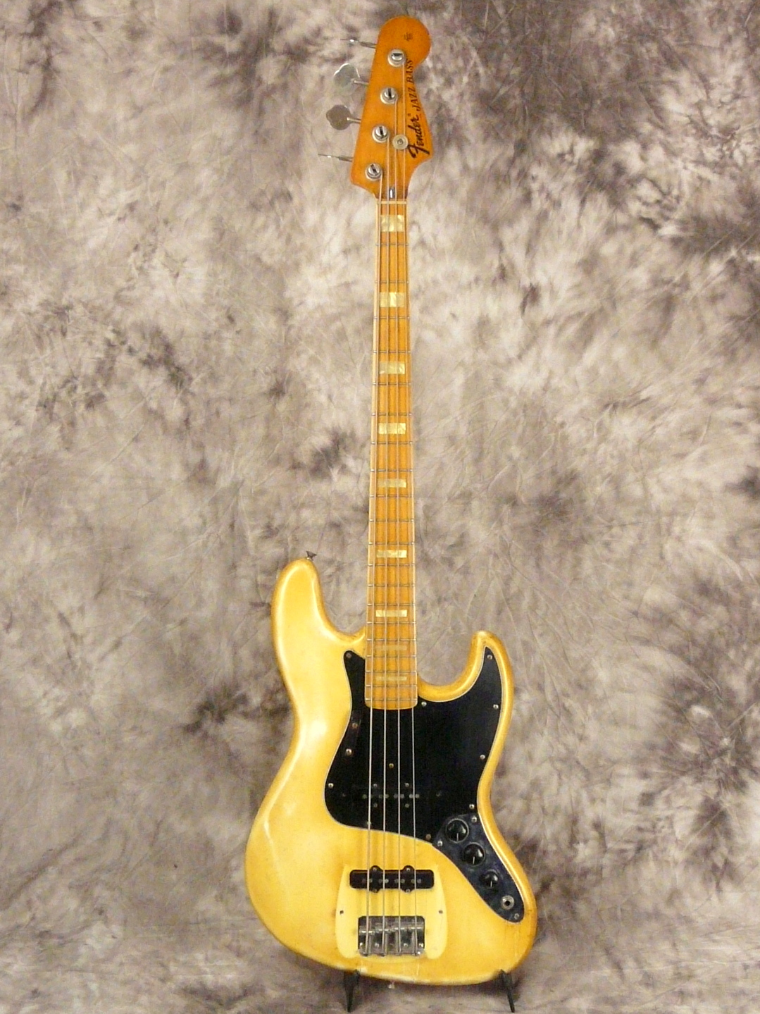 Fender_Jazz_bass-1976-olympic_white-001.JPG
