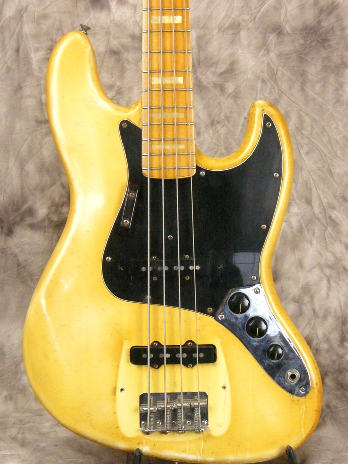 Fender_Jazz_bass-1976-olympic_white-002.JPG